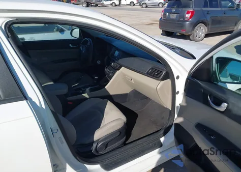 2016 Kia Optima Lx z USA, uszkodzony, nr VIN KNAGT4L34G5070940